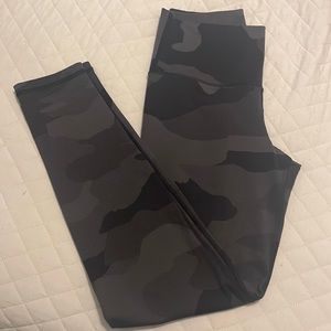 OFFLINE BY AERIE CAMO LEGGINGS